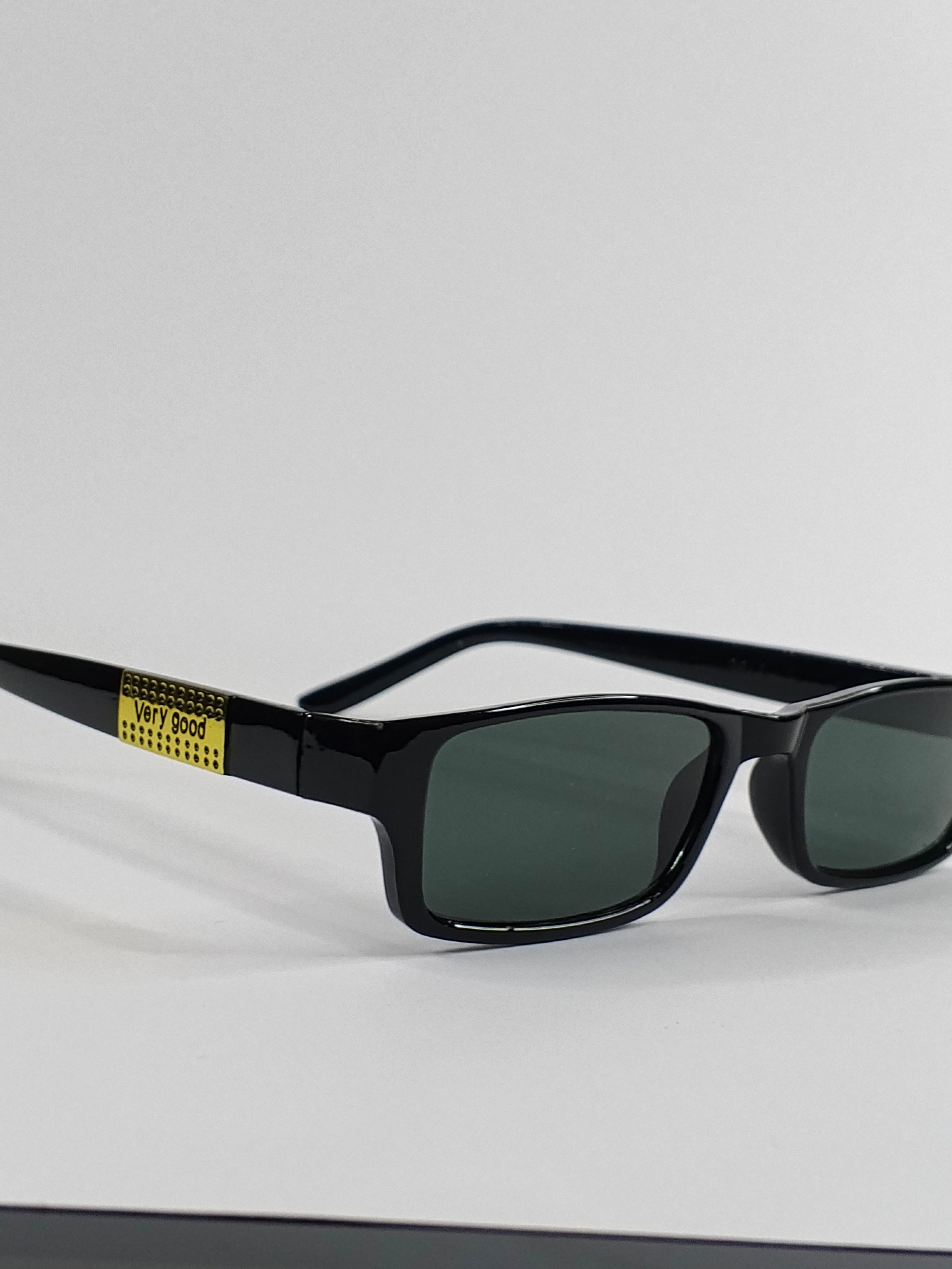 Aureza Oakley